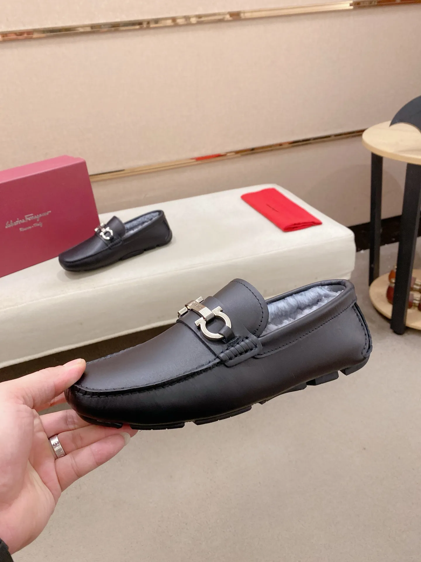 Factory price: 540💰High-end quality! Ferragamo🆕🆕Exclusive hot-selling products in stock🔥🔥New products on the shelves, high-quality Ferragamo men's pea shoes, high-end casual driving shoes, with complete packaging! 💪 💪 Material: imported first-layer cowhide 🐂 + imported high-quality wool lining + wear-resistant outsole 👍🏻👍🏻 Features: high-end and comfortable, purely handmade 🚀 🚀 Create the perfect shoes that suit you best 🔥 🔥 Size: (38-44) 45 standard size can be customized!